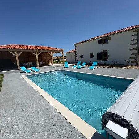 Le 1701 - 15 Pers Avec Piscine, Puy Du Fou Affittacamere 4*