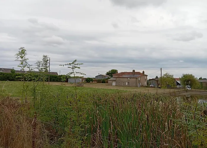 Гостевой дом Le 1701 - 15 Pers Avec Piscine, Puy Du Fou La Gaubretiere